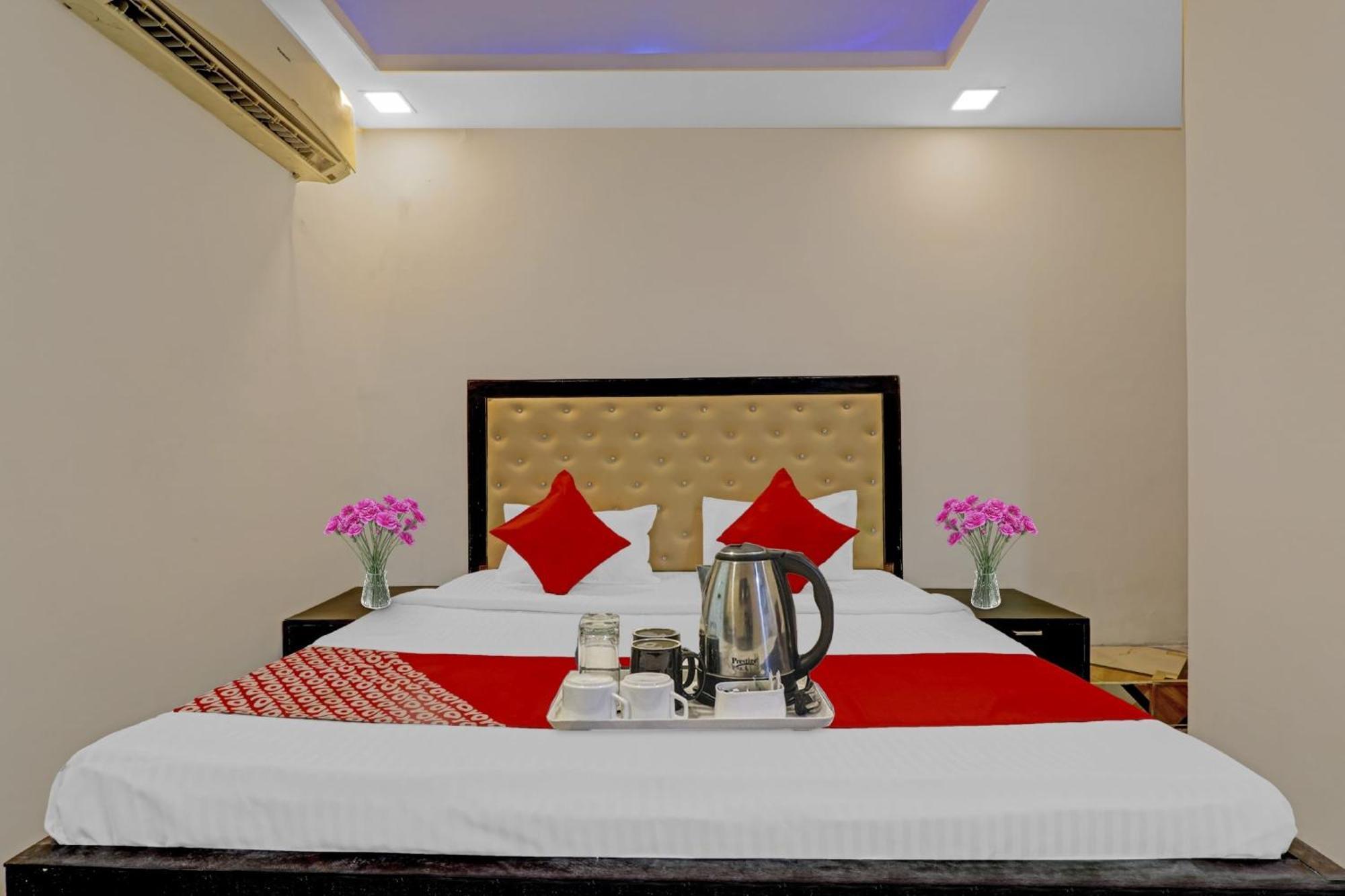 O Clarke 3* Lucknow